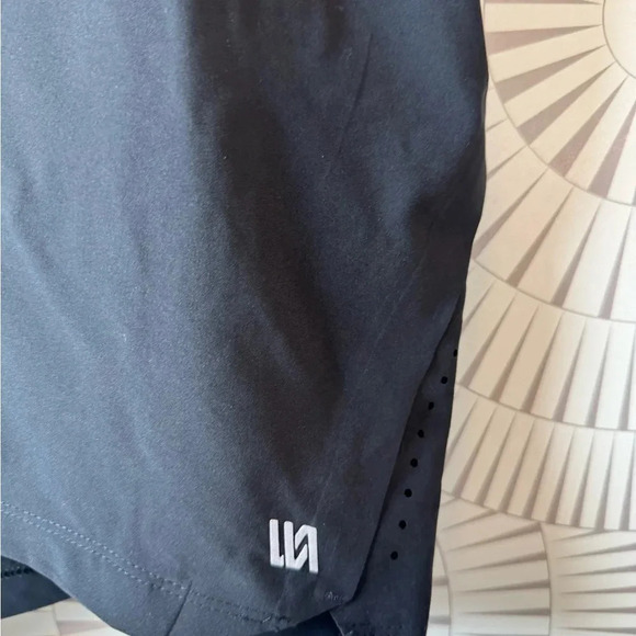VRST Men’s NWT Men’s Shorts Black 5 inch inseam Built in Brief XXLARGE - Picture 2 of 8